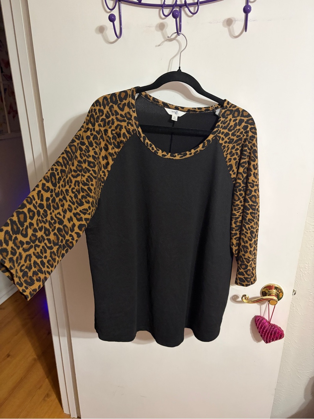 💜 0X Terra & Sky Black Top with Leopard-Print Sleeves and Trim